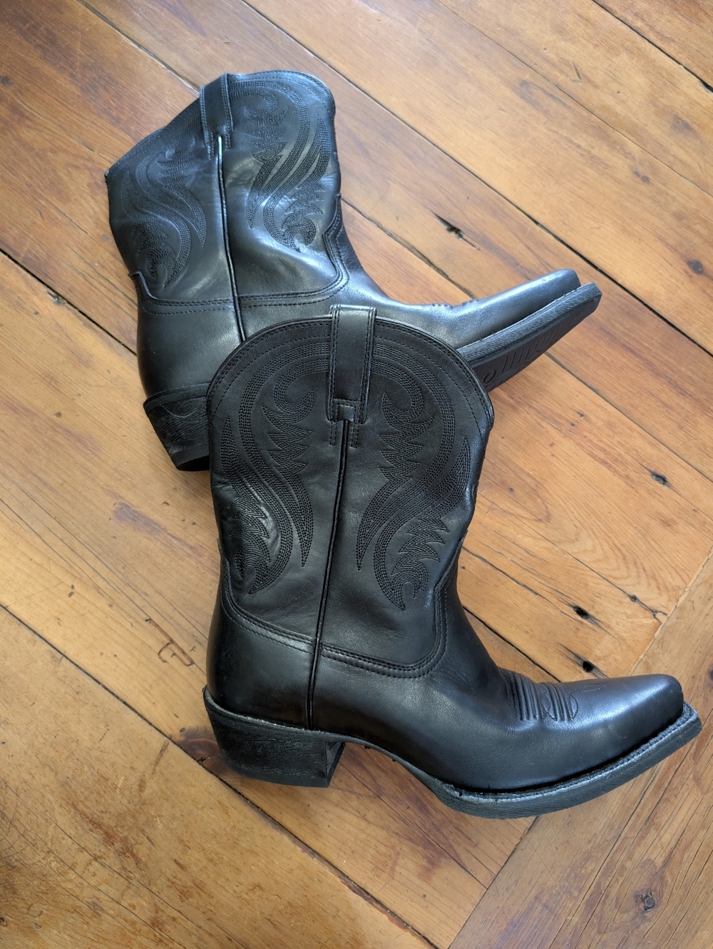 New Without Box Ladies Ariat Black Leather Pointed-Toe Short Western Boots 7.5B - Picture 5 of 6